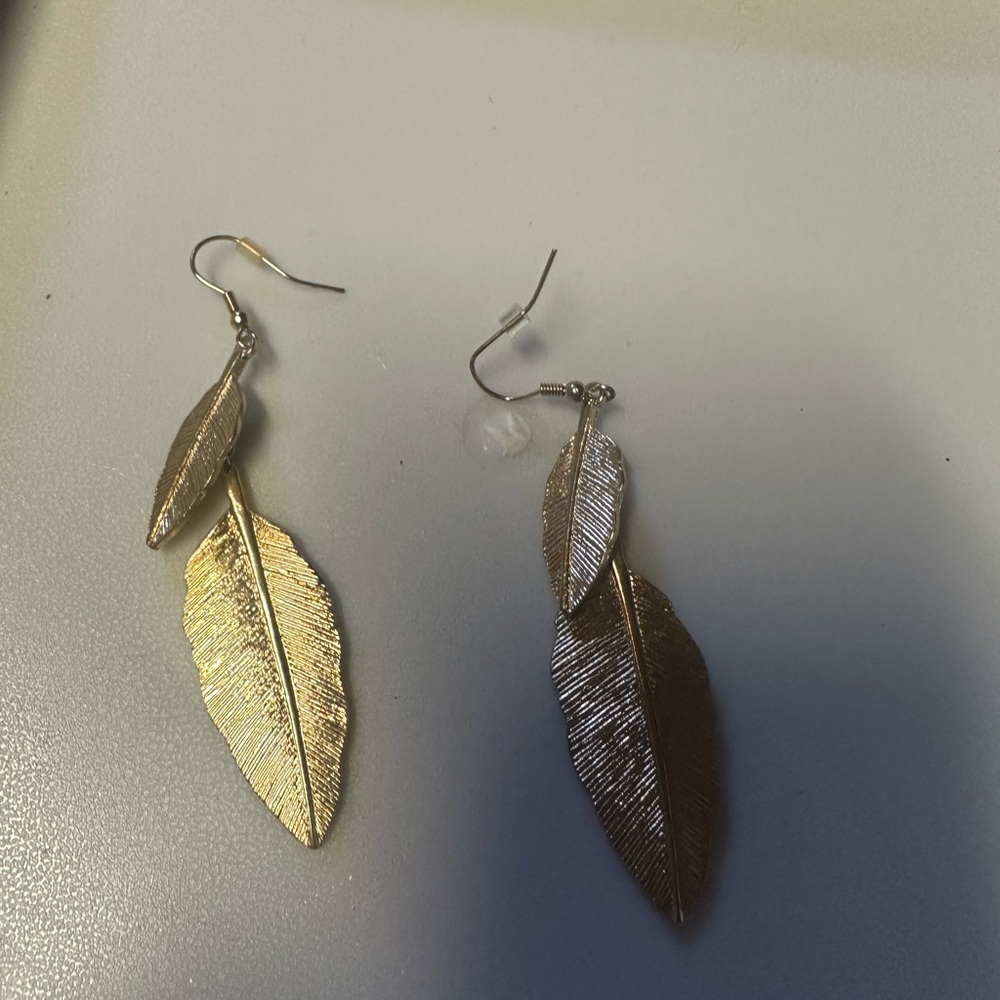 Elegant Gold Leaf Earrings‎